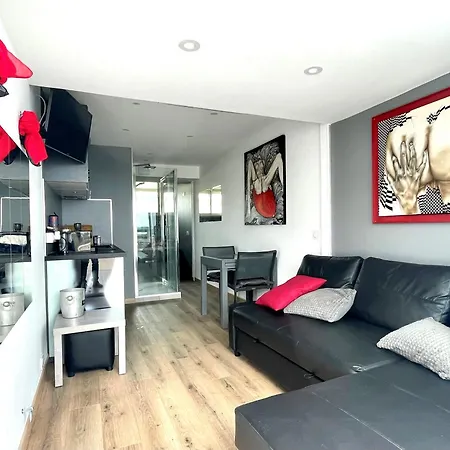 Coursives Red-light 107 Vue Apartment *